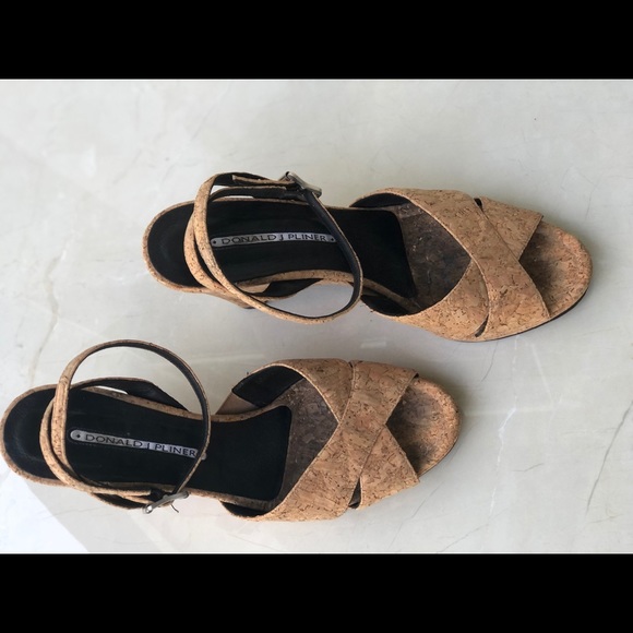 DONAL J PLINER Sandals Cork Wedge Size 8 - Picture 3 of 9